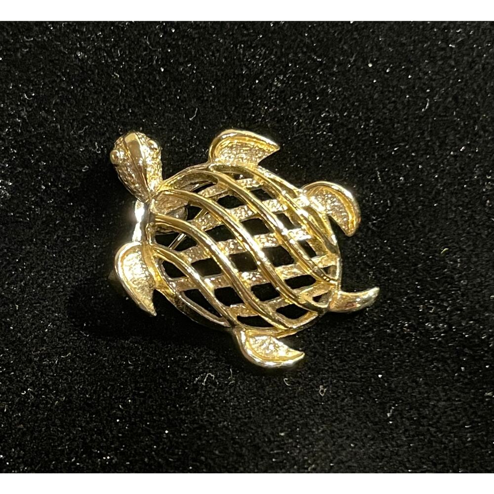 Gerry's Gold Tone Openwork Small Turtle Fashion Brooch Scarf Lapel Pin